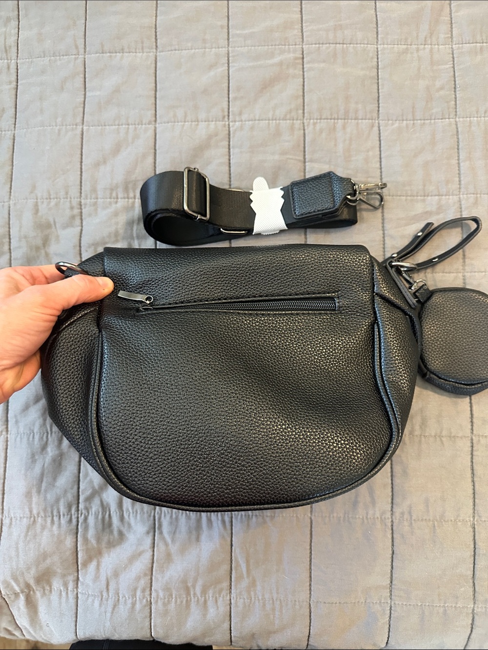 Amazon Essentials Black Textured Leather Convertible Belt Bag with Coin Pouch - Picture 4 of 5